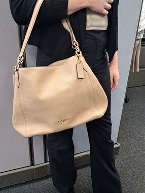 Coach Hallie Shoulder Bag 2020 Clean